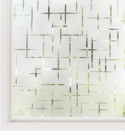 Vinilo para ventana con formas abstractas en forma de cruces irregulares..